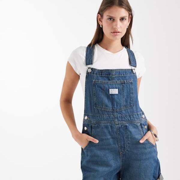 リーバイス Levi's リーバイスのヴィンテージフィットデニムショートオーバーオール(ミッドブルー) パンツ ボトム レディース 女性 インポートブランド 小さいサイズから大きいサイズまで