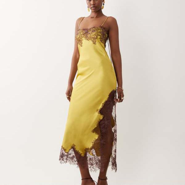 エイソス ASOS asos ASOS DESIGN サテンレースアップリケミディドレス（ブライトオリーブグリーン） 衣装 レディース 成人女性 インポートブランド 弱められた大きさから馬鹿でかい大きさまで