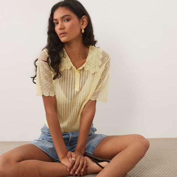 ミスセルフリッジ Miss Selfridge ミス・セルフリッジのクロシェ編みポロシャツ（バターミルク色） トップス レディース 女性 インポートブランド 小さいサイズから大きいサイズまで｜セレクトショップ　Diva　Closet