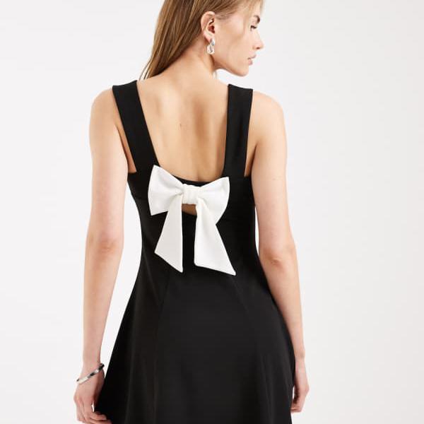 ミスセルフリッジ Miss Selfridge  ミスセルフリッジのボウバックミニドレス（黒いこと） 衣装 レディース 成人女性 インポートブランド 弱められた大きさから馬鹿でかい大きさまで