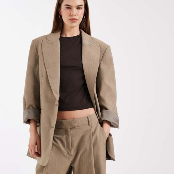エイソス ASOS asos ASOS DESIGN オーバーサイズ ストロングショルダー ブレザー（トープストライプ） アウター レディース 女性 インポートブランド 小さいサイズから大きいサイズまで