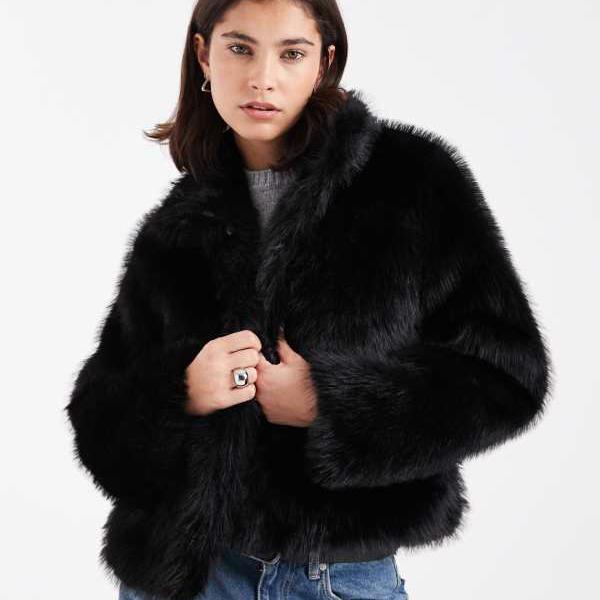 ヴェロモーダ Vero Moda Vero Modaのスーパーソフトフェイクファーショートコート（ブラック） パンツ ボトム レディース 女性 インポートブランド 小さいサイズから大きいサイズまで