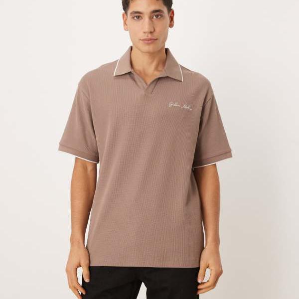 エイソス ASOS asos ASOS DESIGNの、前胸部に赤銅色の刺しゅうが入った伸び伸びするスポーツシャツ トップス メンズ 成人男性 インポートブランド 弱められた大きさから馬鹿でかい大きさまで