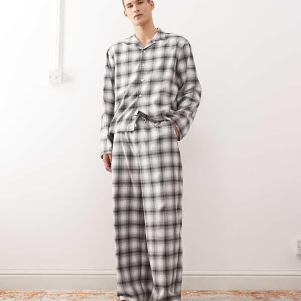ウィークデイ Weekday 平日コーデにぴったりな、ブラック＆ホワイトチェックのフランネルパンツパジャマ パンツ ボトム メンズ 男性 インポートブランド 小さいサイズから大きいサイズまで