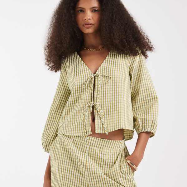 ヴェロモーダ Vero Moda Vero Modaのタイフロントトップスセットアップ（グリーンギンガムプリント） トップス レディース お上さん インポートブランド たわい無い大きさから気が大きい大きさまで
