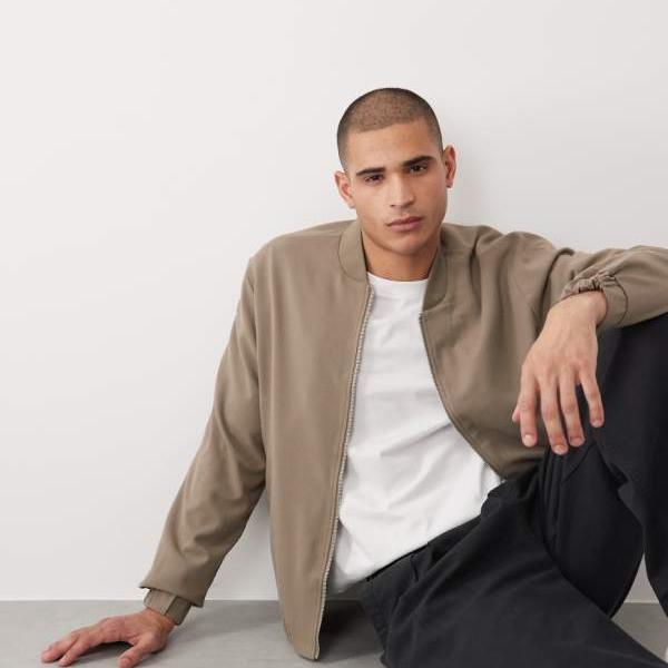 リバーアイランド River Island RIVER ISLAND リバーアイランドのベージュのボンバージャケット アウター メンズ 男性 インポートブランド 小さいサイズから大きいサイズまで