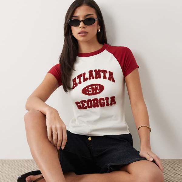エイソス ASOS asos ASOS DESIGN ラグランもの言う花プルオーバー、ジョージアの州都運動競技のグラフィック入り口・入口、皮膚軟化剤とバーガンディ トップス レディース 成人女性 インポートブランド 弱められた大きさから馬鹿でかい大きさまで