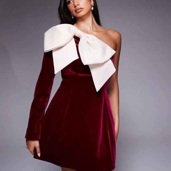 ASOS LUXE ワンショルダー ベルベット ミニドレス（リボンディテール付き、バーガンディ） ワンピース レディース 女性 インポートブランド 小さいサイズから大きいサイズまで