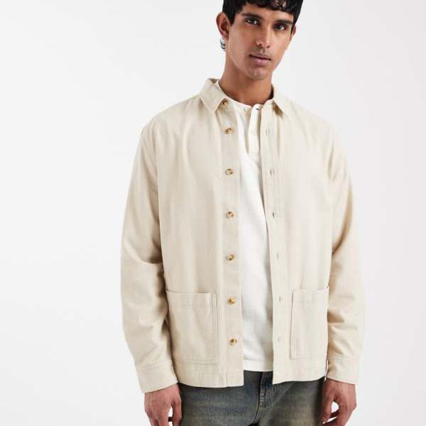 エイソス ASOS asos ASOS DESIGN ワークウェアバッジ付きオーバーシャ??ツ（ベージュ） トップス メンズ 男性 インポートブランド 小さいサイズから大きいサイズまで