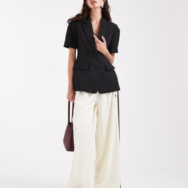 エイソス ASOS asos ASOS DESIGN ブラックのテーラード成形ヒップパフスリーブブレザー アウター レディース 女性 インポートブランド 小さいサイズから大きいサイズまで｜セレクトショップ　Diva　Closet
