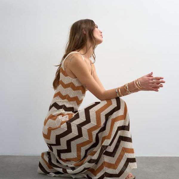 トップショップ Topshop TOPSHOP トップショップのニットシェブロンストライプマキシドレス（ニュートラルカラー） ワンピース レディース 女性 インポートブランド 小さいサイズから大きいサイズまで