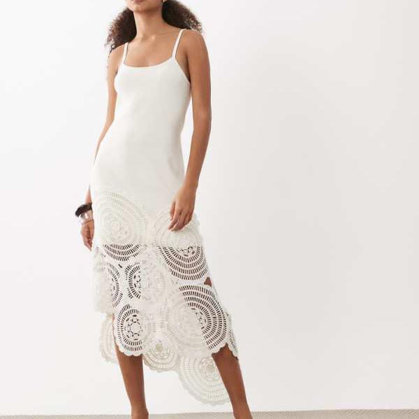 エイソス ASOS asos ASOS DESIGN パウダーコンパクト編み物 コントラストクロシェミディドレス（白いこと） 衣装 レディース お上さん インポートブランド たわい無い大きさから気が大きい大きさまで