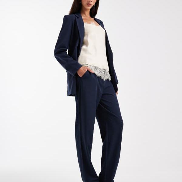 ヴェロモーダ Vero Moda ヴェロモーダのストレートレッグテーラードトラウザー（ネイビー） ボトム レディース 女性 インポートブランド 小さいサイズから大きいサイズまで 11,541円