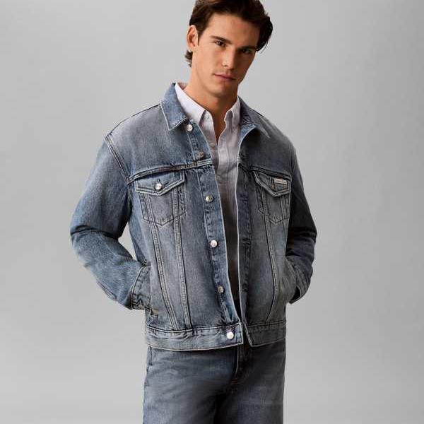 カルバンクラインジーンズ Calvin Klein Jeans カルバン・クライン・ジーンズのブルーウォッシュデニムトラッカージャケット かぶり笠 メンズ 成人男性 インポートブランド