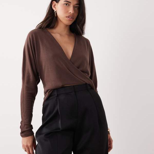エイソス ASOS asos ASOS DESIGN モダール スラウチ ツイスト フロント トップ（チョコレート） トップス レディース 女性 インポートブランド 小さいサイズから大きいサイズまで 10,567円