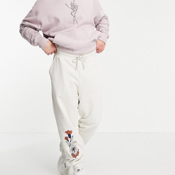 送料無料 楽天市場 エイソス Asos Asos Asos Daysocialリラックスしたジョガー 花柄の刺繍とオフホワイトのロゴ パンツ ボトム メンズ 男性 インポートブランド 小さいサイズから大きいサイズまで セレクトショップ Diva Closet 全日本送料無料 Mitra