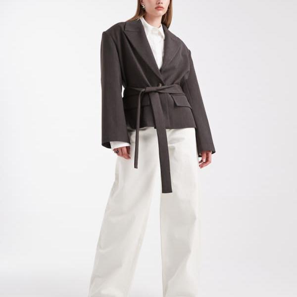 エイソス ASOS asos ASOS DESIGNのチョコレート色のボックス型ベルト付きテーラードブレザー アウター レディース 女性 インポートブランド 小さいサイズから大きいサイズまで