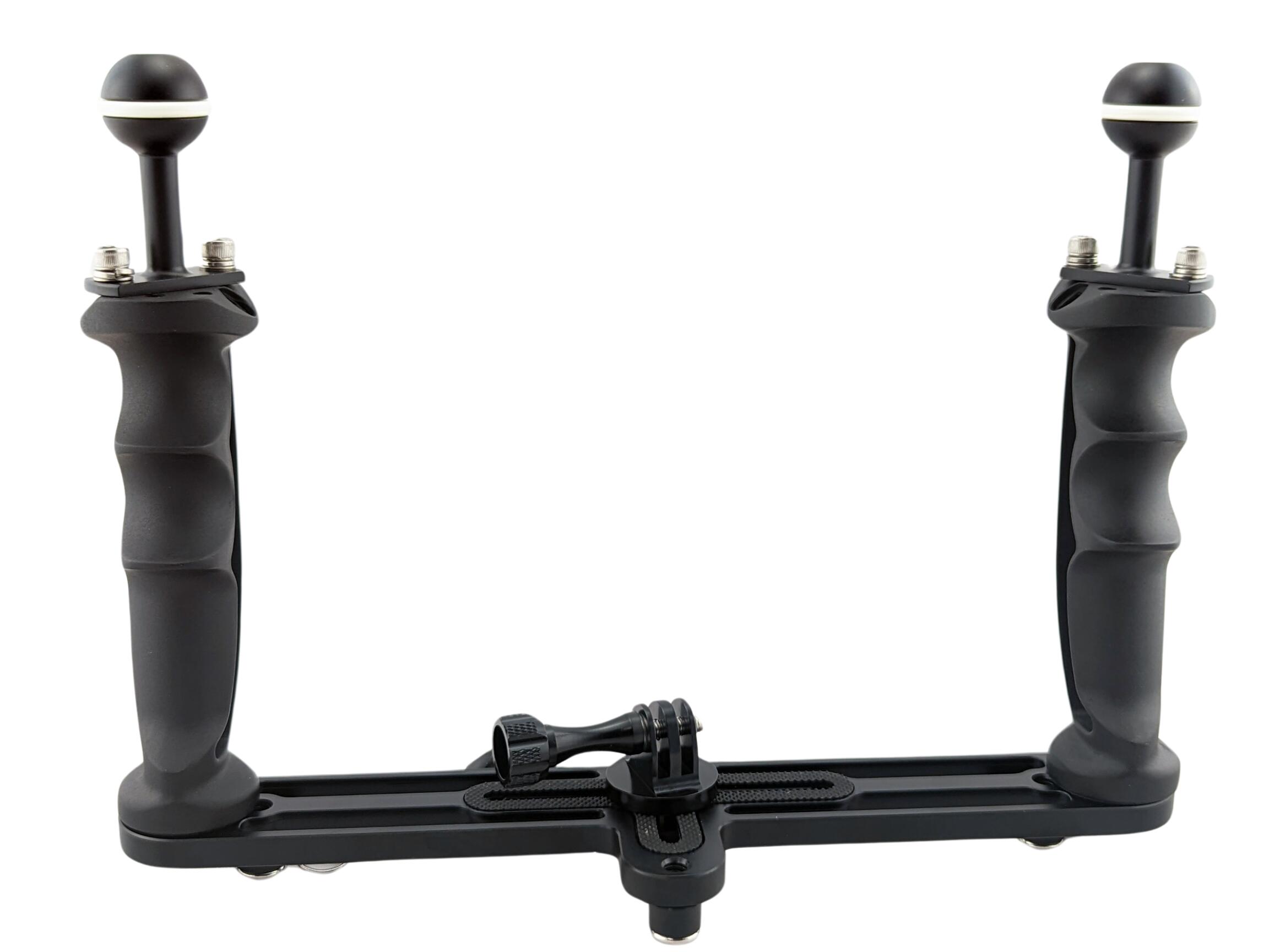 KRAKEN クラーケン アクションカメラ用デュアルハンドル トレイ [KR-TR09] ダブルアーム ダブルグリップ 軽量アルミ製 幅調整可能 ライト取付対応 水中カメラ 水中撮影 スキューバダイビング スノーケリング スキンダイビング｜街のダイビング屋さん　店