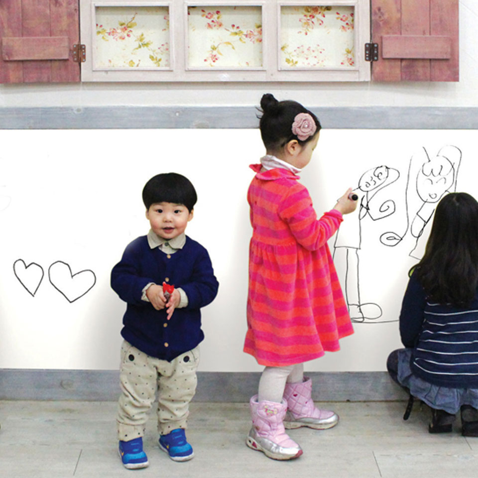 ホワイトボード シート 壁紙 ホワイトボードタイプの貼ってはがせる壁紙シール お得な壁紙15mセット のり付き 壁用 リメイクシート ウォールステッカー アクセントクロス カッティングシート Diy リフォーム 輸入壁紙 アンティークレンガ ヴィンテージ Gulbaan Com