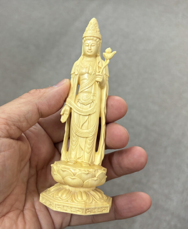 黄楊彫り聖観音菩薩立像 仏像 彫刻 聖観音菩薩 開運インテリア 開運 聖観音菩薩立像 立像 置物 置き物 木彫 観音様 守護 お守り 幸運 福運 趣味 手作り彫刻 木彫り工芸 御飾り品 縁起彫刻 縁起木 黄楊 つげ 誕生日 プレゼント ギフト 贈り物 事務所開き お祝い事 幸運グッズ
