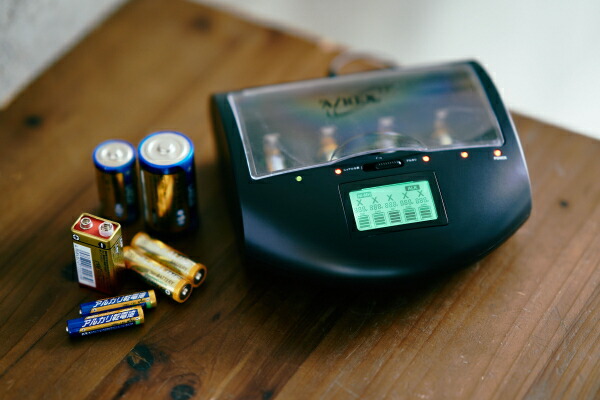 【中古品】電池 充電器 【AZREX　マルチ・チャージャー】【オリジナルおまけ付き】【S(中古品) yuniho1480.jpg