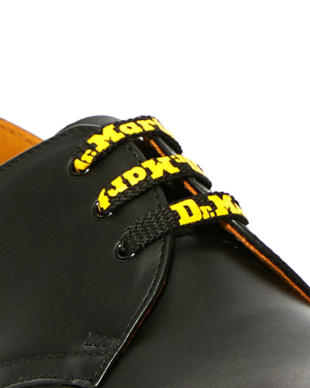 楽天市場 Dr Martens 65cm Flat Shoe Lace Black Yellow Logo Ac ドクターマーチン 純正フラットシューレース ブラック イエロー ロゴ 平紐 靴ひも 靴紐 3ホ ル用 ドクターマーチンショップｄｍｓ