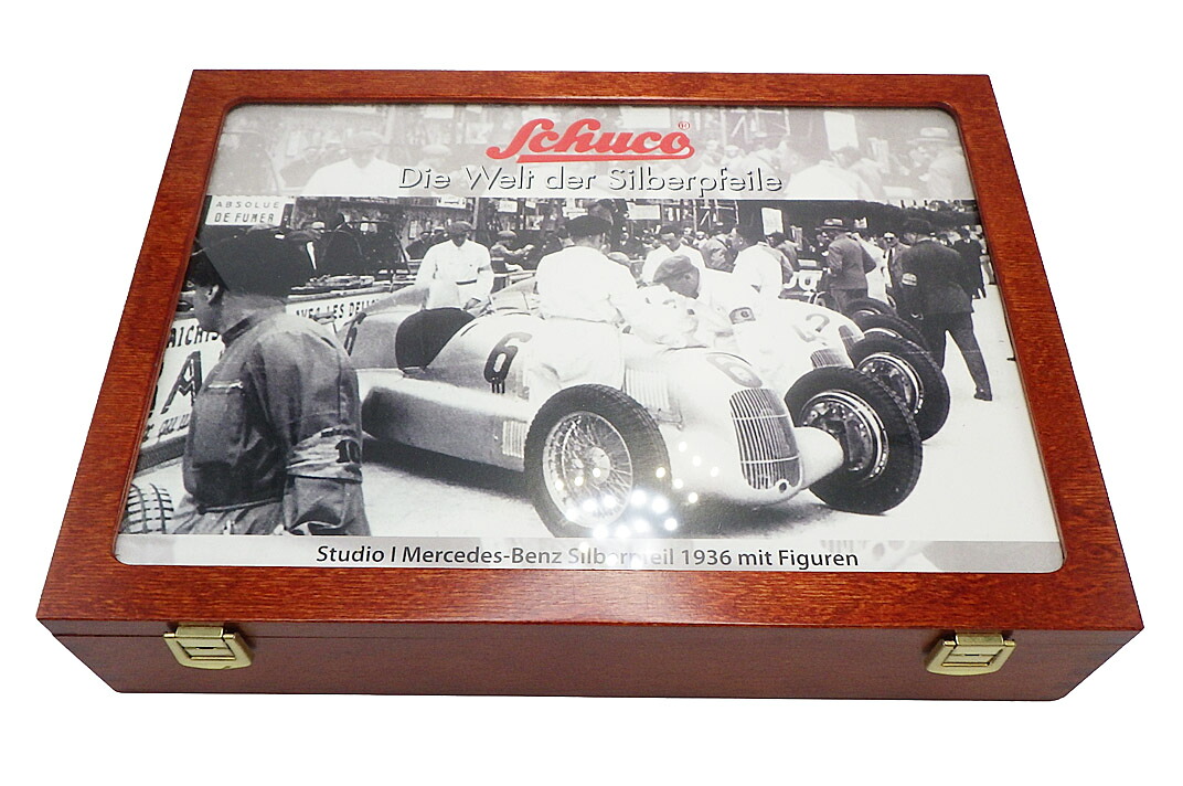 Schuco（シューコー）ルセデス・ベンツ しろがね色箭1936 図形  Studio I Mercedes-Benz Silberpfeil 1936 mit Figuren 木製見せびらかすボックス席  ヴィンテージトイコレクション 手に入れる捉え所のない【中古】【一般受け】【Schuco KIt】【美品】6055.