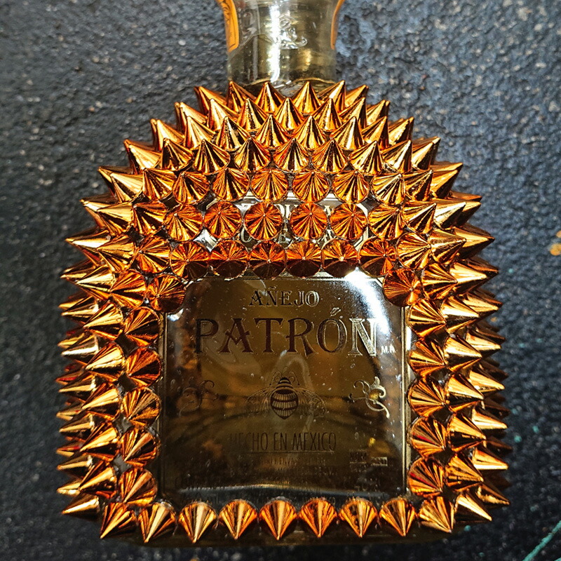 送料無料 パトロン デコレーションボトル 750ml 1本 プレミアム テキーラ トゲトゲ 贈り物 ギフト トゲパトロン カスタムボトル 画像のボトルはアネホベース Salon Raquet De