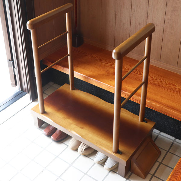 10 Off 送料無料 手すり 玄関台 両手 両手すり 両サイド 玄関 手摺り 踏み台 幅98cm 奥行き40cm 高さcm 木製 ブラウン 茶系 シンプル 和 和風 和モダン おしゃれ 敬老の日 誕生日 贈り物 プレゼント おじいちゃん おばあちゃん Movilesgarcia Com