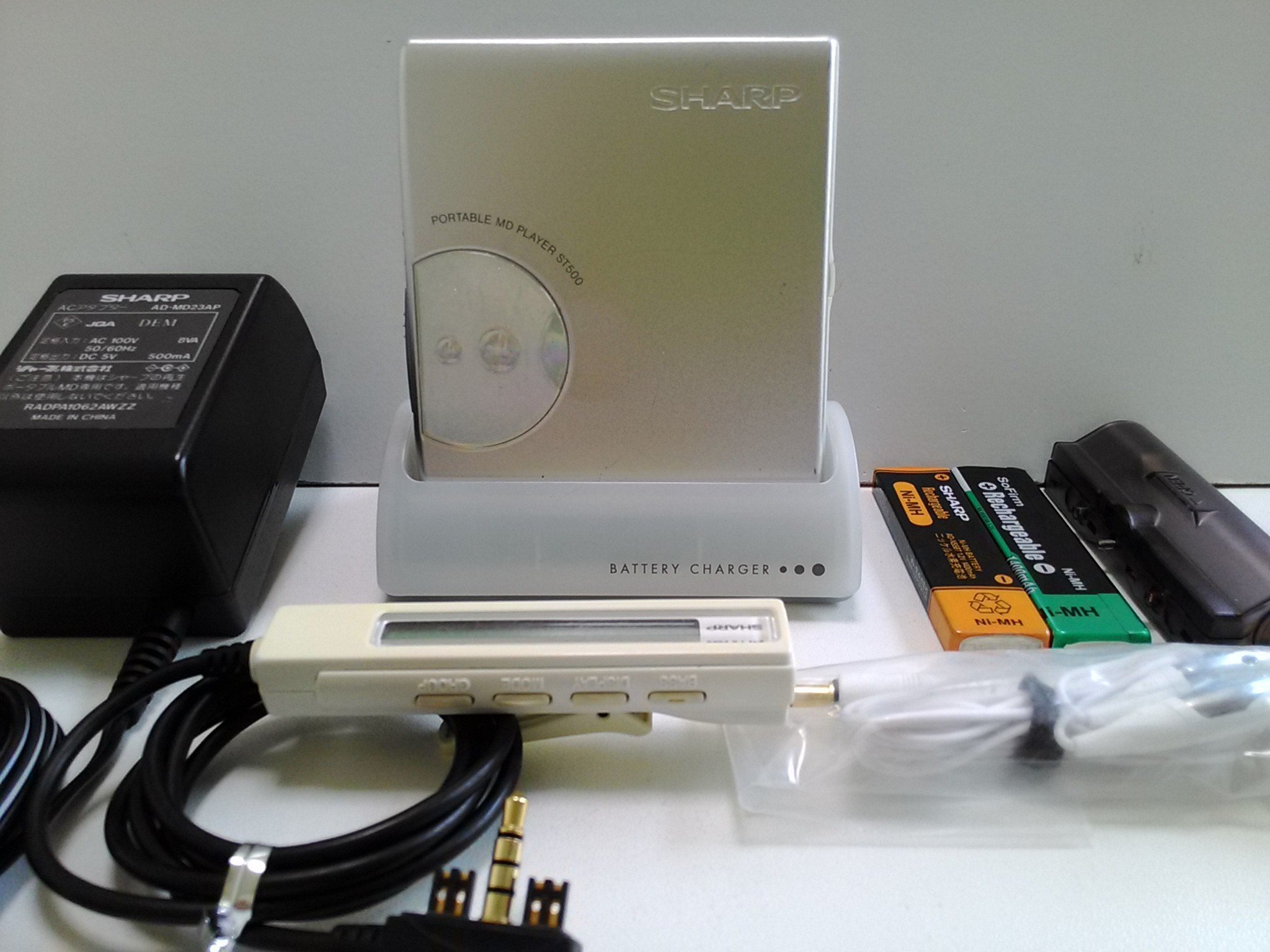 【中古】【人並み外れたに好いたらしい】SHARP MD受話器電気蓄音機 MD-ST500-W 白いこと