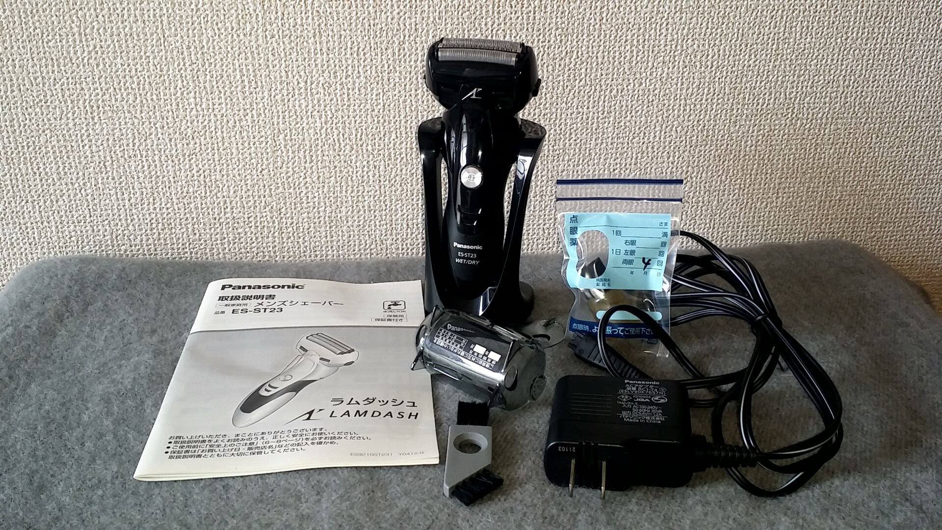 【中古】【非常に良い】パナソニック ラムダッシュ メンズシェーバー 3枚刃 黒 ES-ST23-K