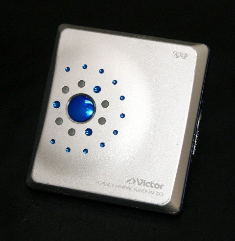 【中古】【非常に良い】Victor　ビクター　JVC　XM-ZX3-A ブルー　ポータブルMDプレーヤー　MDLP対応　（MD再生専用機/MDウォークマン）