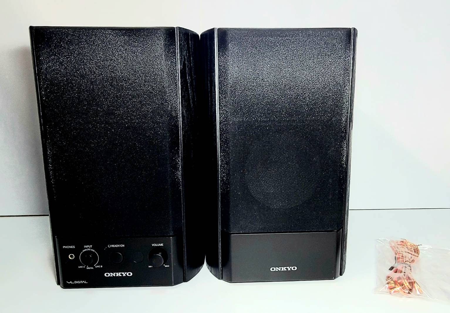 【中古】【非常に良い】ONKYO WAVIO パワードスピーカーシステム 40W+40W GX-500HD(B) ブラック|ドリエムコーポレーション