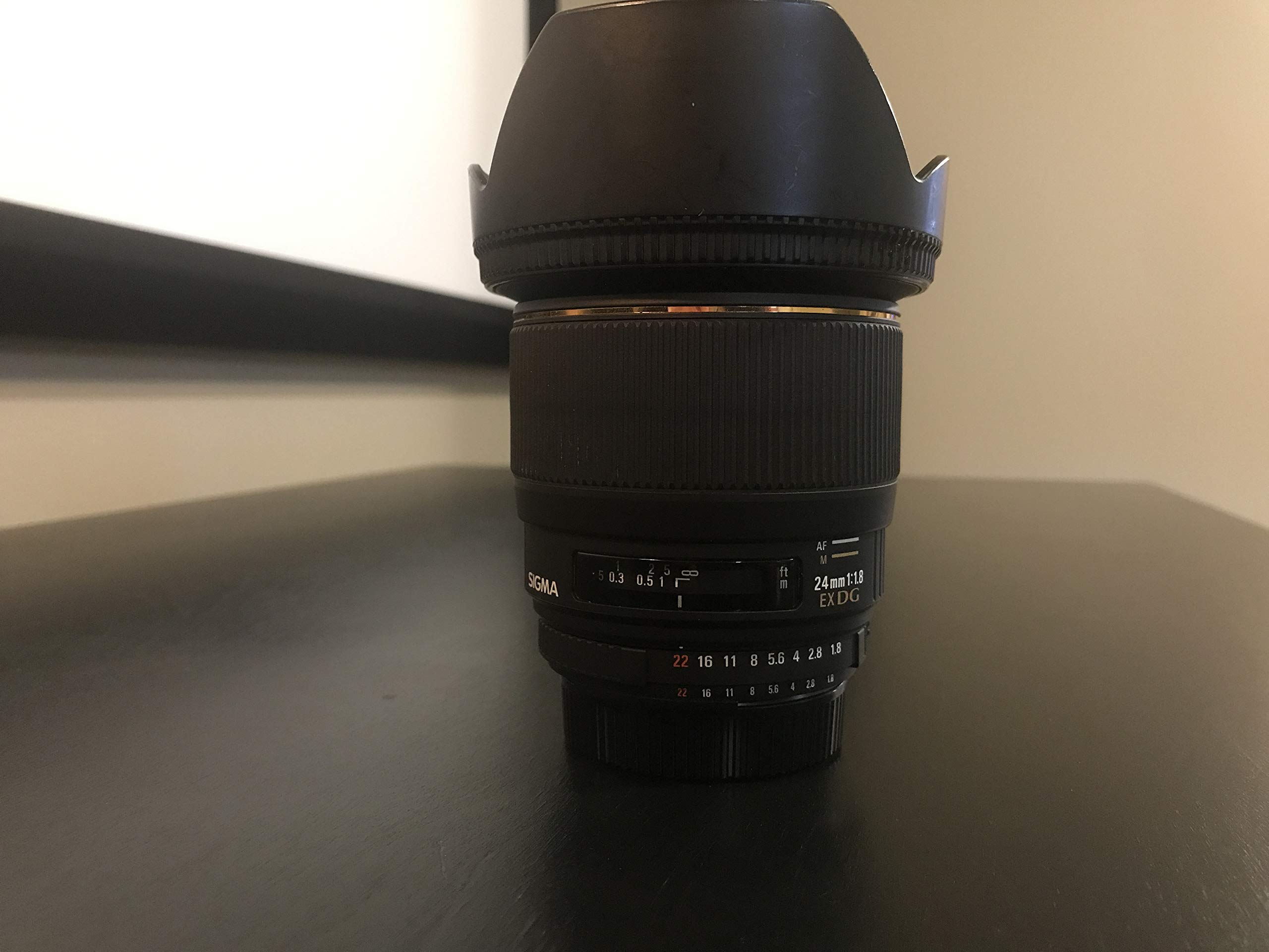 【中古】【非常に良い】SIGMA 単焦点広角レンズ 24mm F1.8 EX DG ASPHERICAL MACRO ニコン用 フルサイズ対応
