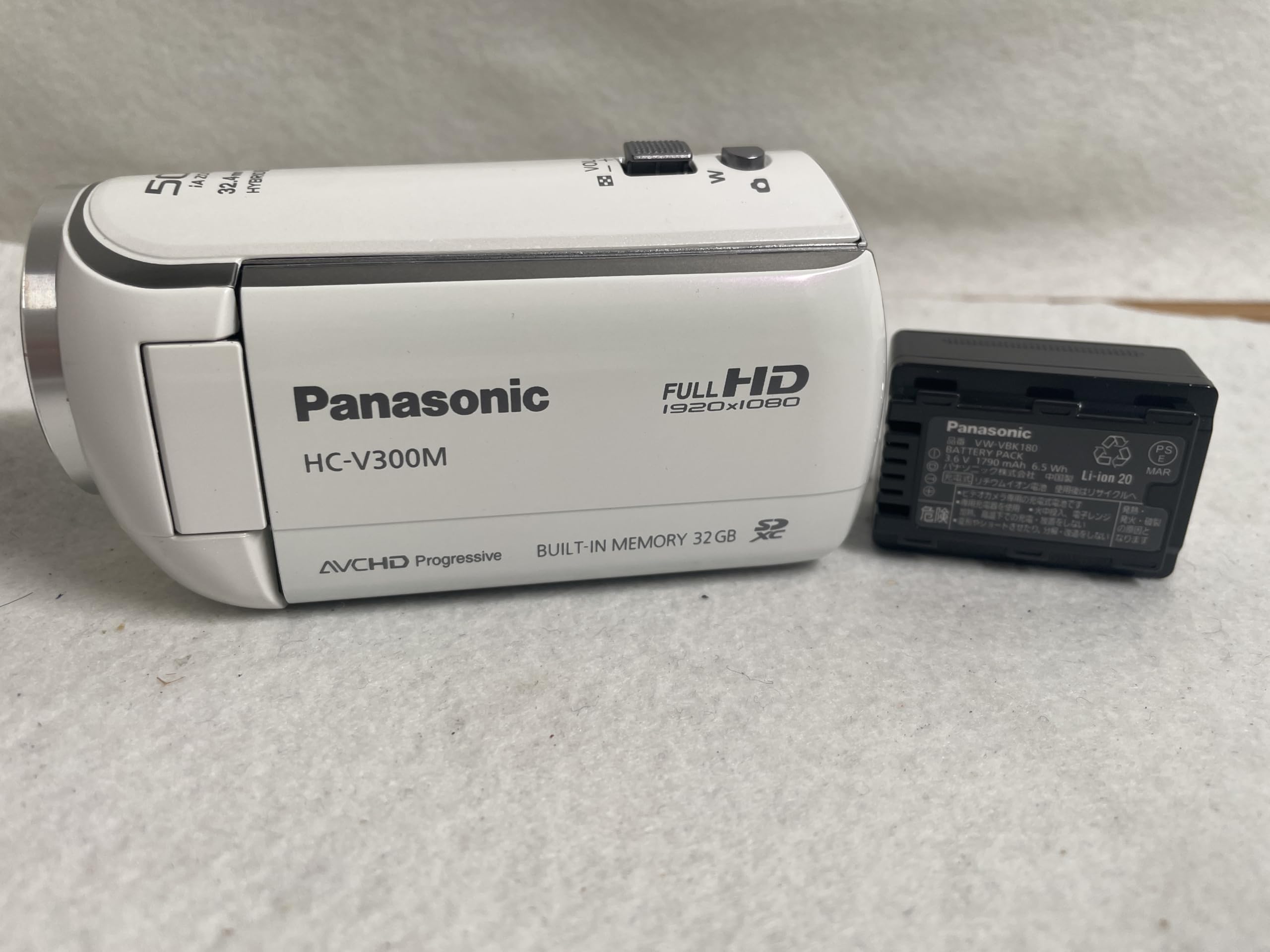 【中古】【非常に良い】パナソニック デジタルハイビジョンビデオカメラ V300 内蔵メモリー32GB パールホワイト HC-V300M-W
