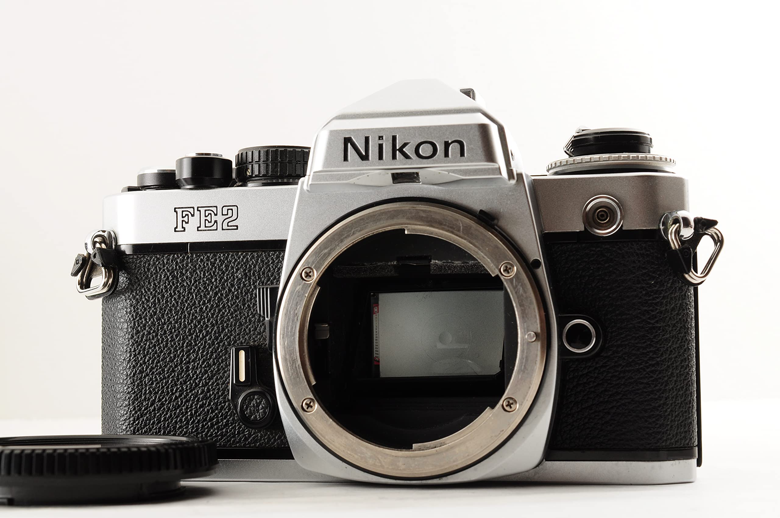 【中古】【人並み外れたに好いたらしい】Nikon FE2 しろがね色