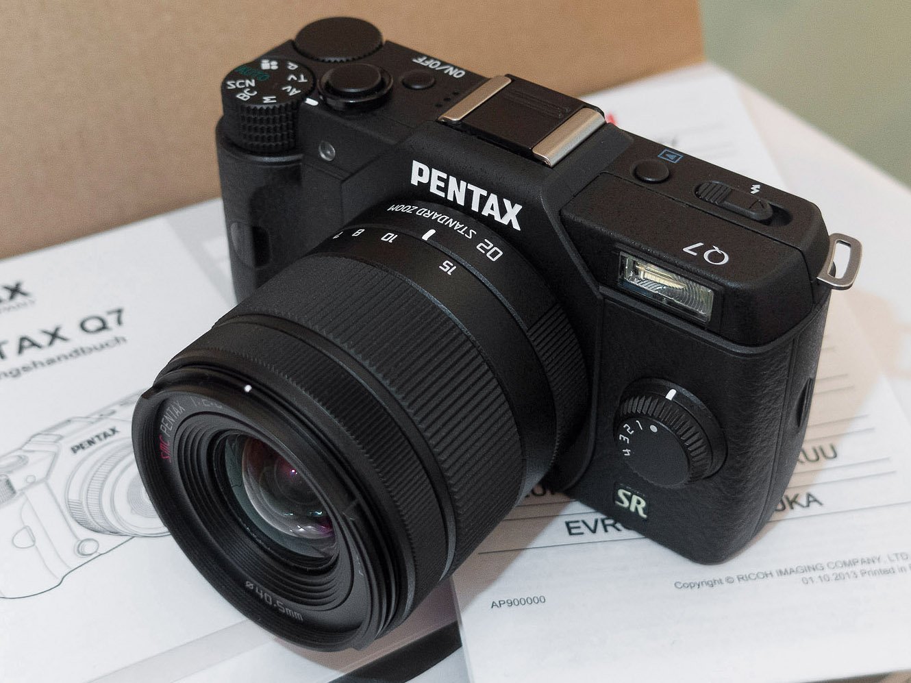 【中古】【非常に良い】PENTAX ミラーレス一眼 Q7 ズームレンズキット [標準ズーム 02 STANDARD ZOOM] ブラック Q7 BLACK ZOOM LENSKIT 10722