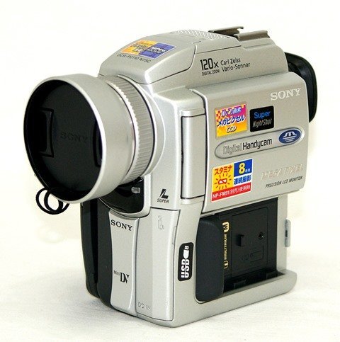 【中古】【非常に良い】ソニー(SONY) ソニー デジタルビデオカメラ DCR-PC110 miniDV|ドリエムコーポレーション