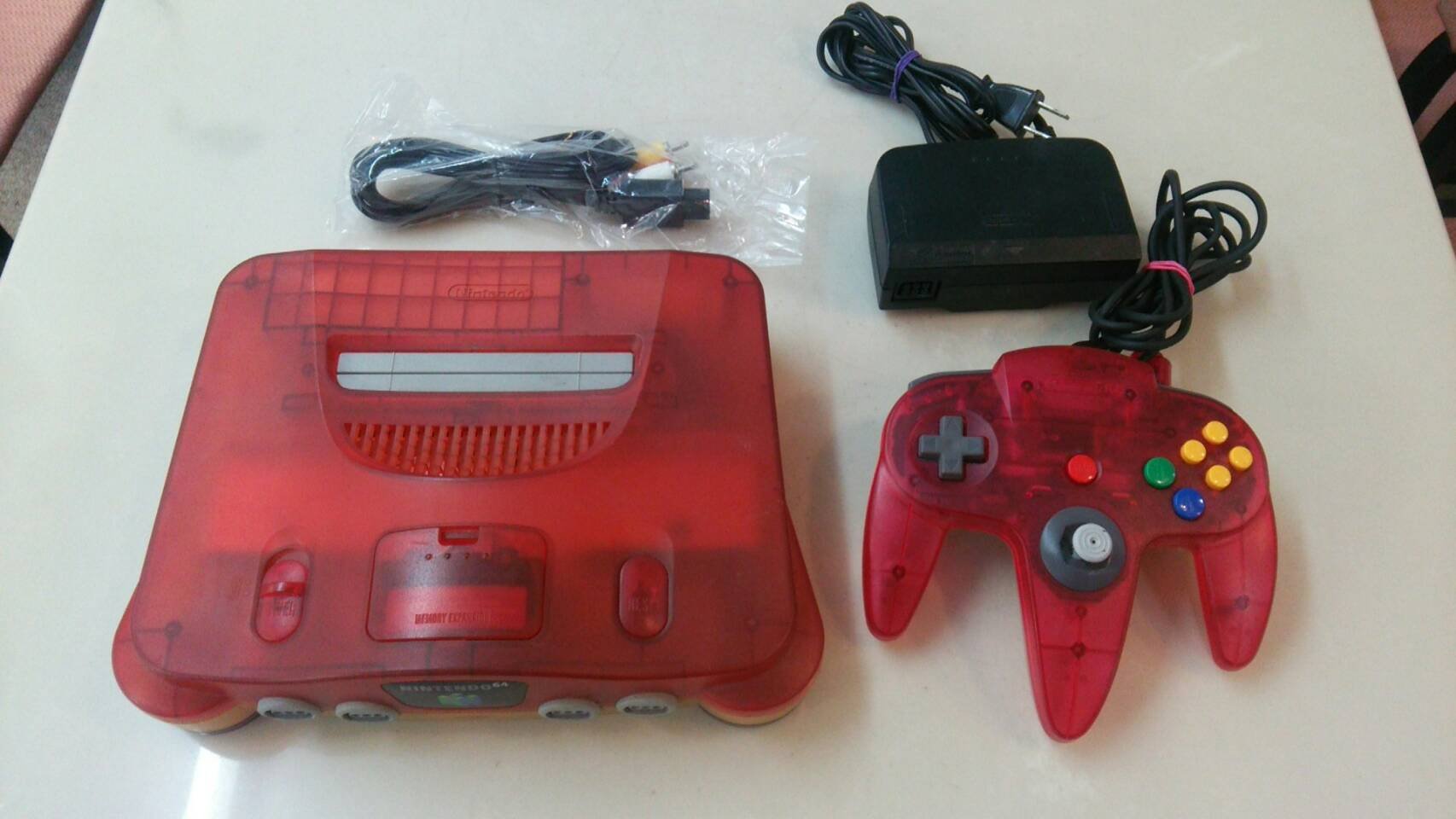 【中古】【非常に良い】NINTENDO64本体 クリアレッド