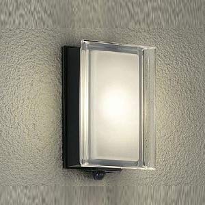 【中古】【非常に良い】大光電機（ＤＡＩＫＯ） 人感センサー付アウトドアライト 【LED内蔵】 LED 6.8W 電球色 2700K DWP-36900