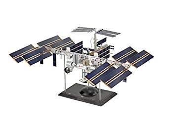 【中古】ドイツレベル ISS 国際宇宙ステーション 1/144 R04841 プラモデル cm3dmju