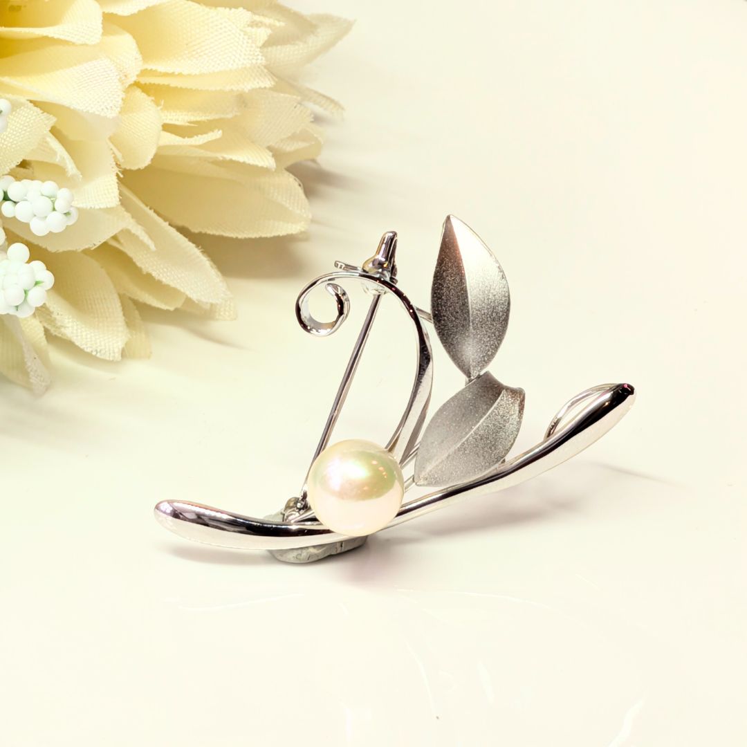 楽天市場】国産アコヤ真珠 8ミリ珠 銀色ブローチ(サイズ約20mm×69mm