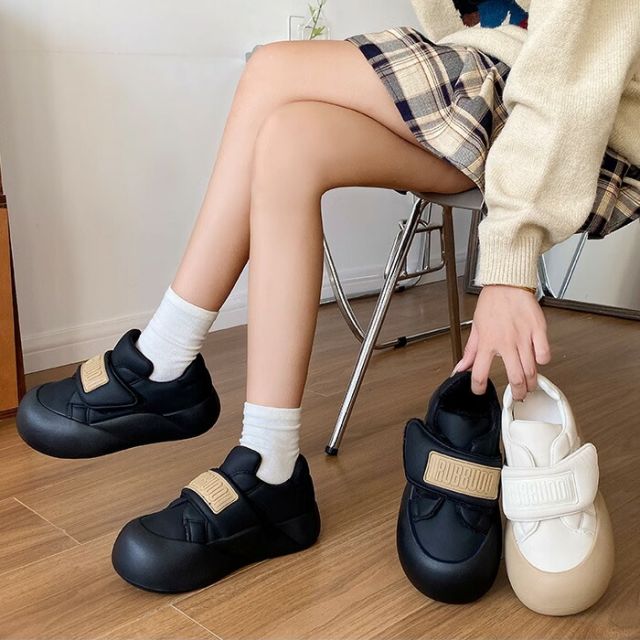 スニーカー レディース 厚底 ボリュームスニーカー つま先丸い ベルクロ 脚長 スタイルアップ かわいい ブラック ベージュ ノーマルライニング 裏起毛ライニング 4cmヒールアップ