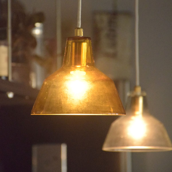 宅配便配送 西海岸 ナチュラル アメリカン おしゃれ カフェ 天井照明 アンティーク ガラス プチペンダントライト ２色から選べます クリアー アンバー 小さめ かわいい カリフォルニア 背景 オンライン ミーティング Zoom ブルックリン ダイニング用 リビング用 Gs