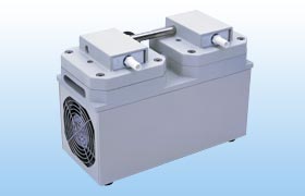 【ポイント5倍】【直送品】 アズワン 高真空ダイヤフラム型ドライ真空ポンプ(耐蝕型) DTC-60 (1-4148-05) 《研究・実験用機器》