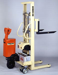 【直送品】 カントー バッテリー電動油圧昇降自走式リフター ドンスター50-15 (donstar-50-15) シングルマスト式 【特大・送料別】