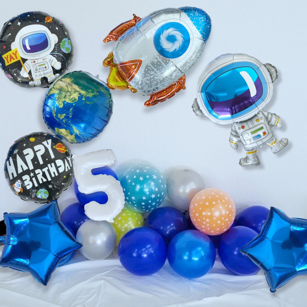 宇宙ステーションシンプルセット宇宙飛行士 誕生日 バースデー 男の子 女の子 1歳 2歳 3歳 4歳 5歳 10歳 1年生 2年生 3年生 4年生 5年生 スペースシャトル ロケット 地球 ギフト NASA 風船 プレゼント 誕生日飾り 数字 レイヤード 星 スター 白 ホワイト 銀 シルバー ナサ画像