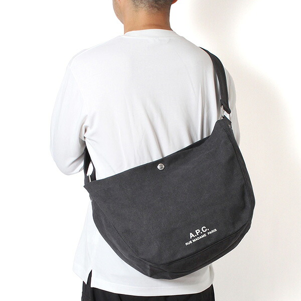 26SSモデル アーペーセー A.P.C. メンズ JOURNAL コットンキャンバス ミディアムバッグ【LZZ NOIR/BLACK】 M61939 PSAJZ LZZ/【2026SS】m-bag