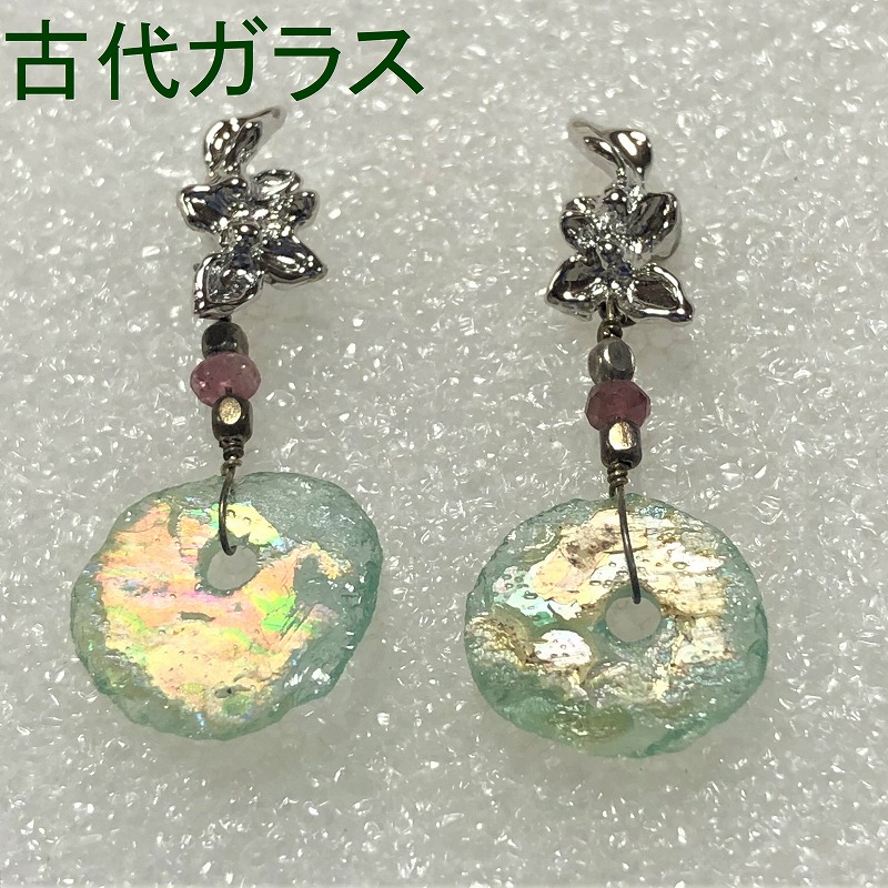【送料無料】ローマンガラスFDAピアス　古代ガラス/２千年の眠りから覚めたアンシェントジュエリー☆綺麗な銀化が出ています☆　一点もの,ローマンガラス,アクセサリー,金属アレルギー対応,FDAピアス,アレルギーフリー,シルバー925,ピアス,チタン　RG119