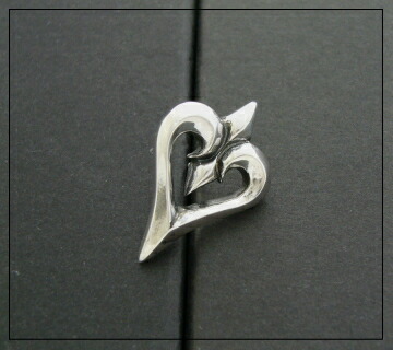 【drive しろがね色付属品】 ドライヴdt-007 ゴシックハートピンバッジ silver925 しろがね色925 シルバーアクセ sterlingsilver ピンバッヂ 胸飾り 御手々御手伝いさん メイドインジャパン ジュエリー・アクセサリー-ラペルピン